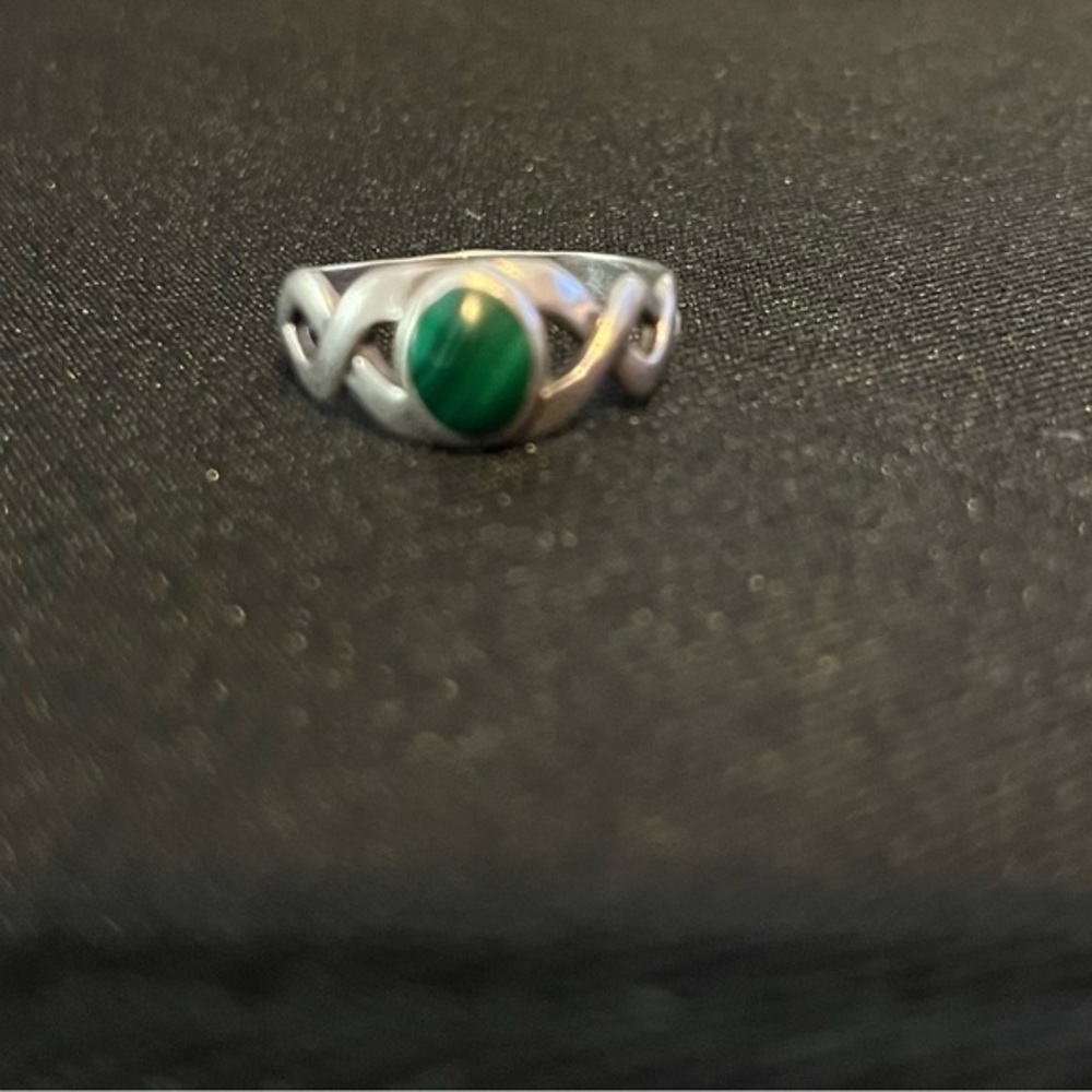 Sterling Silver Malachite Ring size 9, 2.7 grams